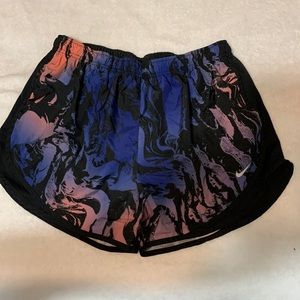 Nike shorts cute colors in great condition